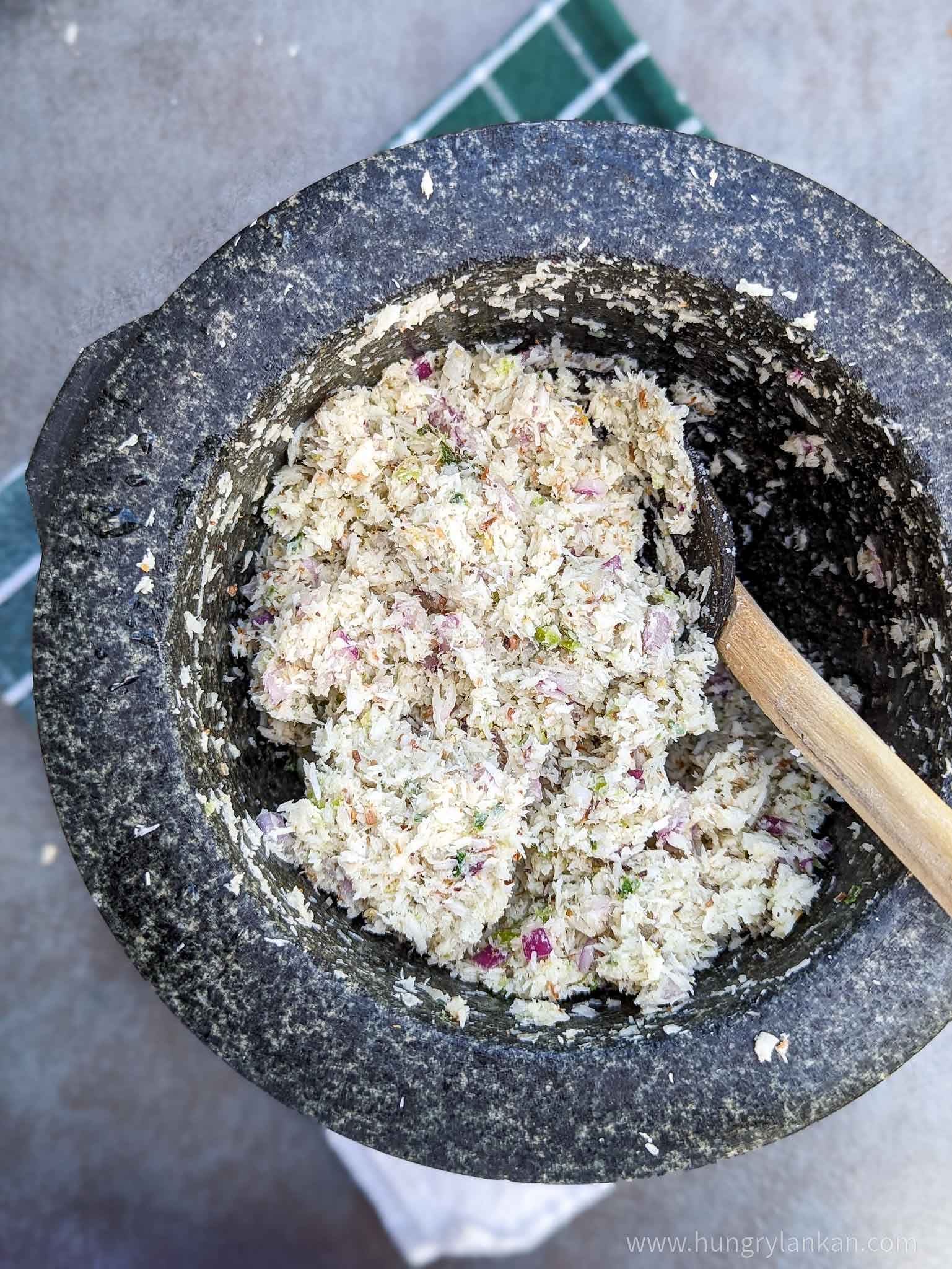 Sri Lankan white coconut sambol Kochchi sambol